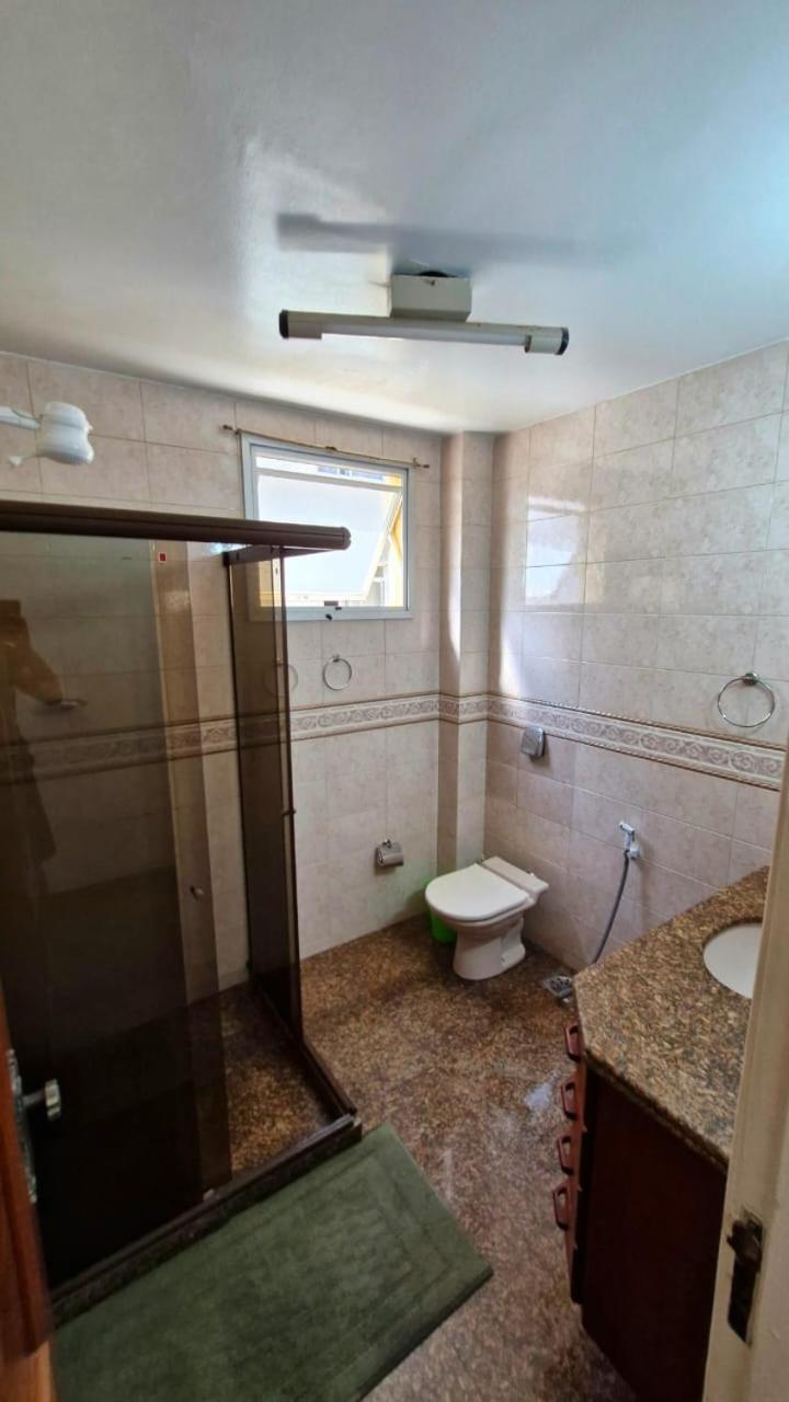 Localizacao Imbativel! A 98M Da Praia Do Forte Com Conforto, Ar-Condicionado E Estacionamento! Cabo Frio Kültér fotó